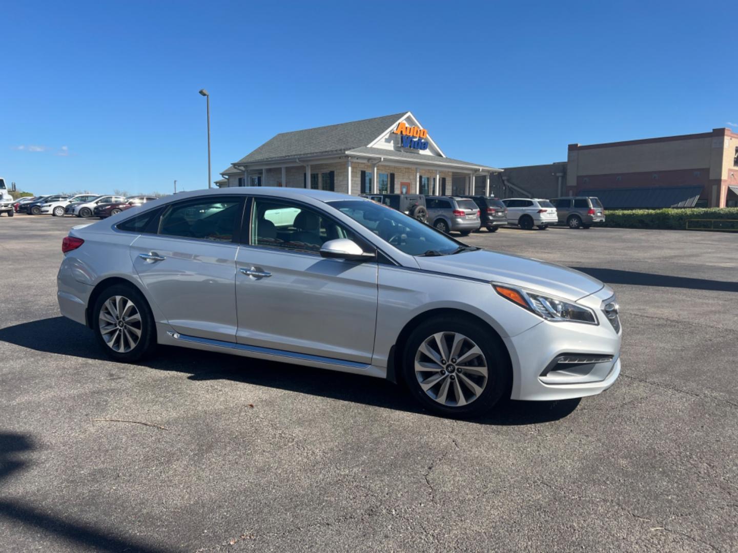 2015 SILVER Hyundai Sonata Sport (5NPE34AF7FH) with an 2.4L L4 DOHC 16V engine, 6-Speed Automatic transmission, located at 420 I-35E, Lancaster, TX, 75146, (469) 297-4144, 32.593929, -96.823685 - Photo#7